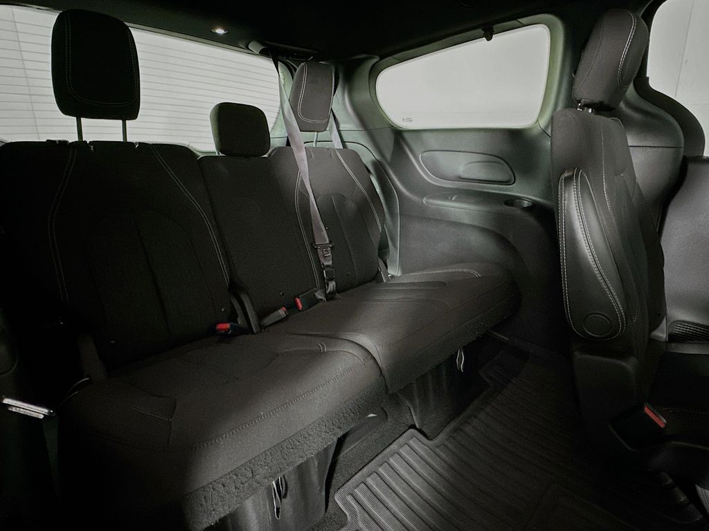 Thumbnail: 2021 Chrysler Pacifica - 31