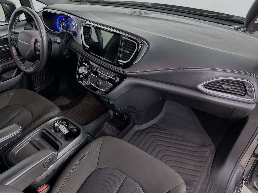 Thumbnail: 2021 Chrysler Pacifica - 33
