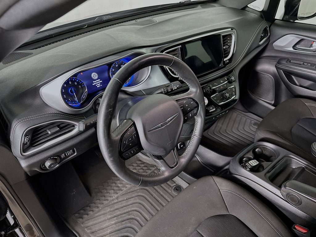 Thumbnail: 2021 Chrysler Pacifica - 2