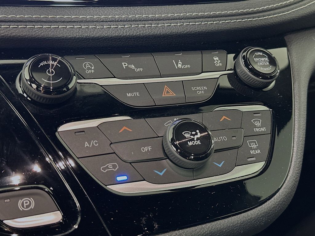 Thumbnail: 2021 Chrysler Pacifica - 22