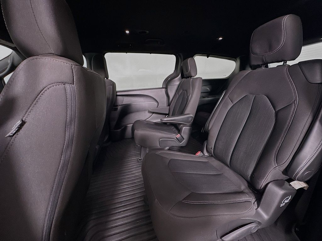 Thumbnail: 2021 Chrysler Pacifica - 12