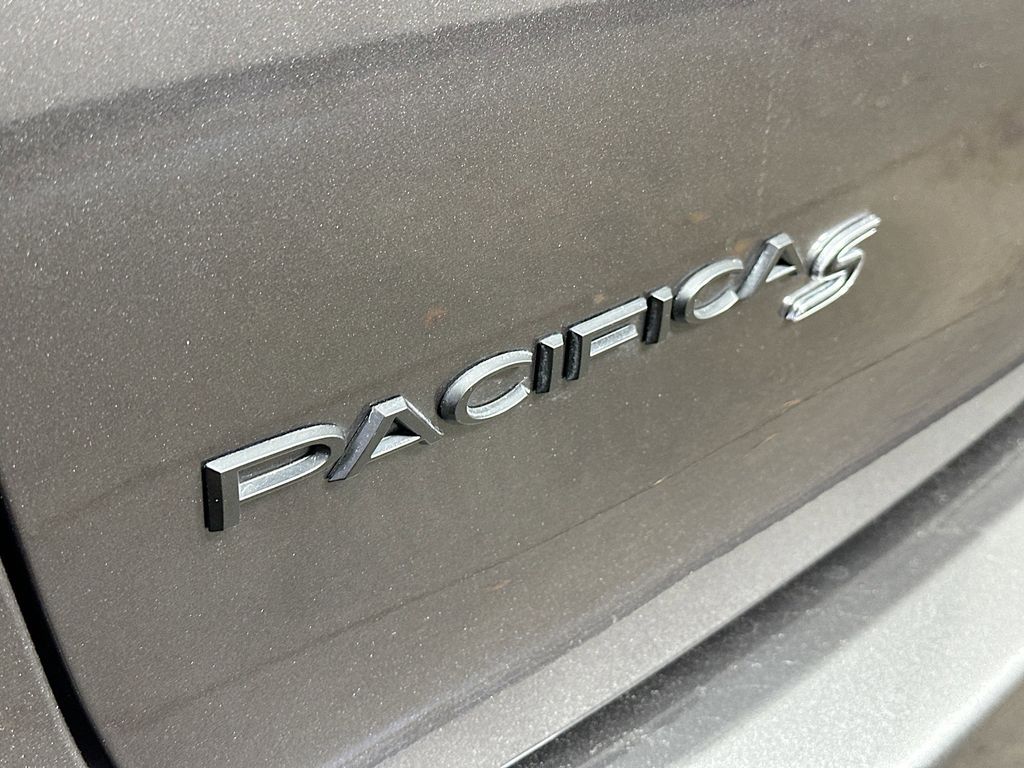 Thumbnail: 2021 Chrysler Pacifica - 6