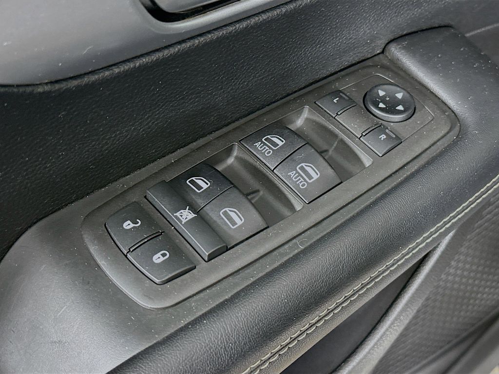 Thumbnail: 2021 Chrysler Pacifica - 29