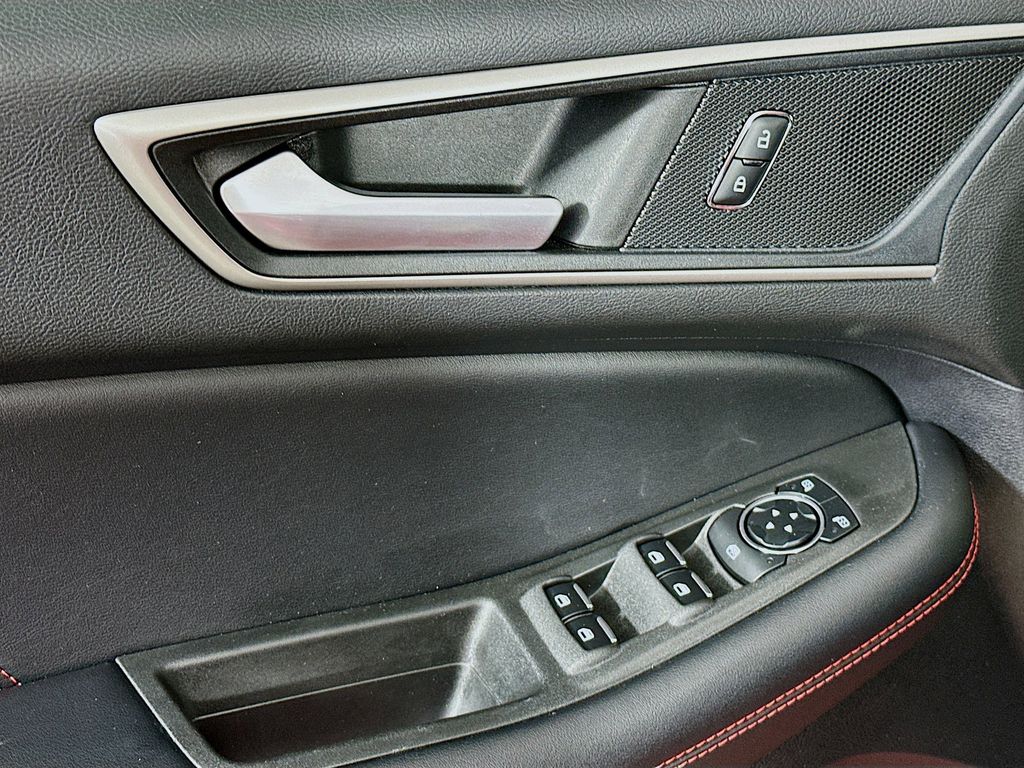 Thumbnail: 2021 Ford Edge - 29