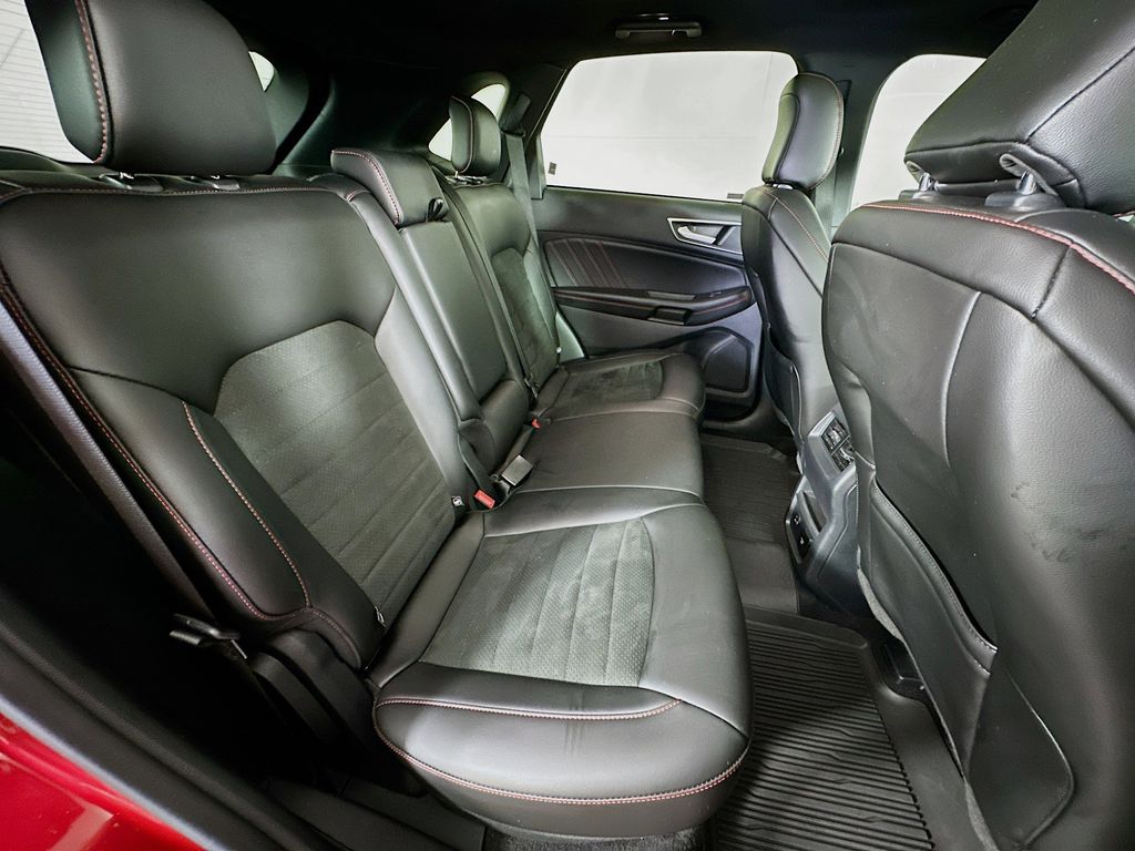 Thumbnail: 2021 Ford Edge - 32