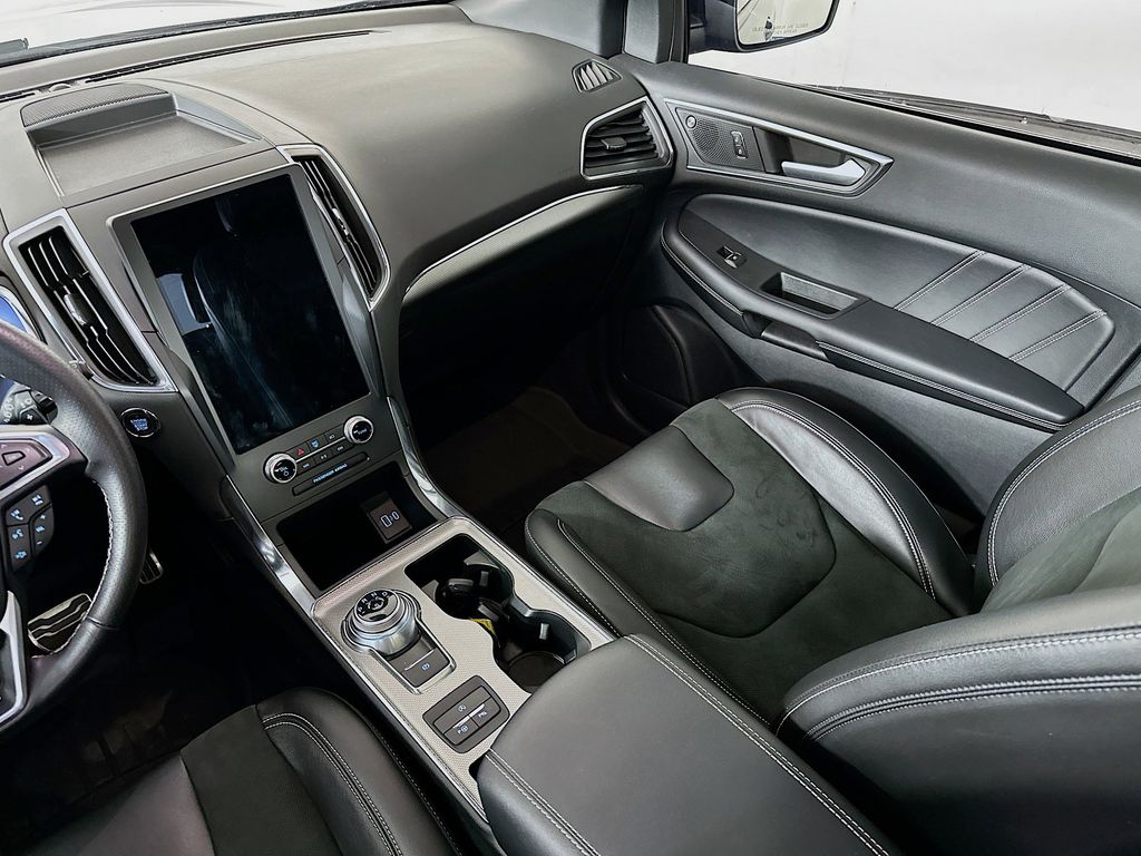 Thumbnail: 2021 Ford Edge - 14