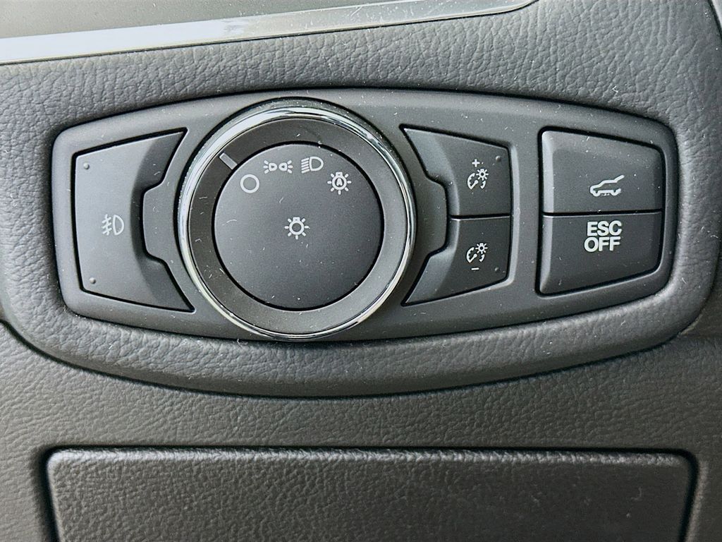 Thumbnail: 2021 Ford Edge - 26