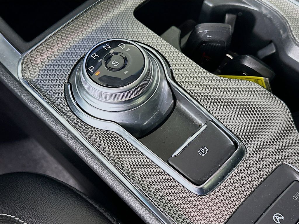 Thumbnail: 2021 Ford Edge - 17