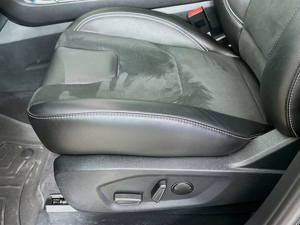 Thumbnail: 2021 Ford Edge - 30