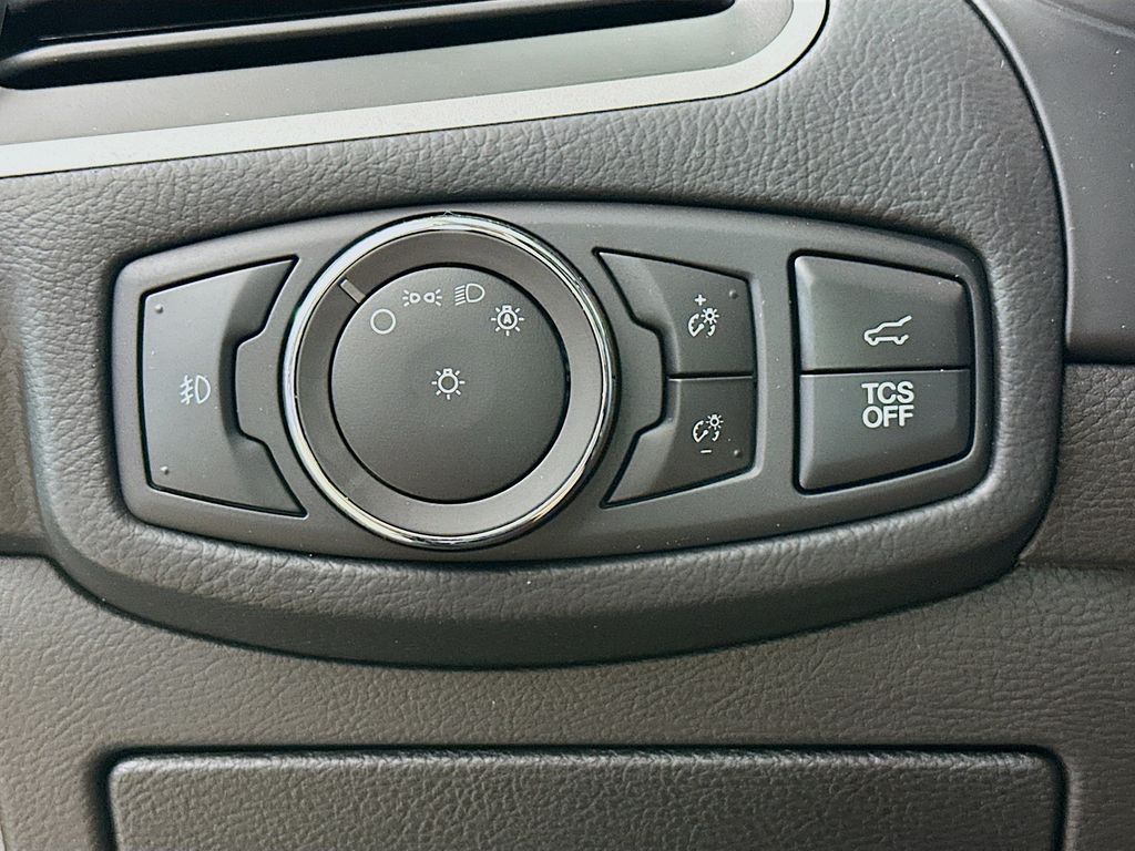 Thumbnail: 2023 Ford Edge - 27