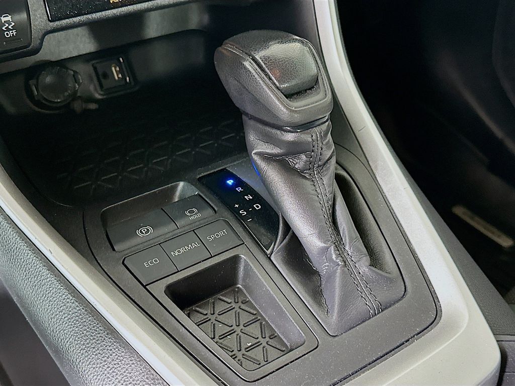 Thumbnail: 2019 Toyota RAV4 - 17