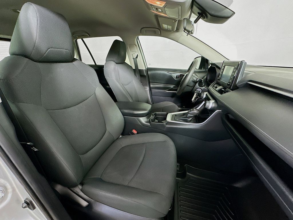 Thumbnail: 2019 Toyota RAV4 - 12