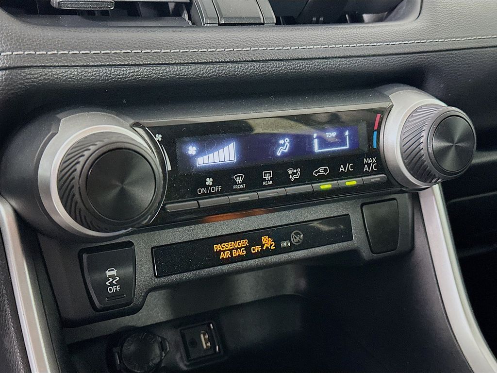 Thumbnail: 2019 Toyota RAV4 - 23