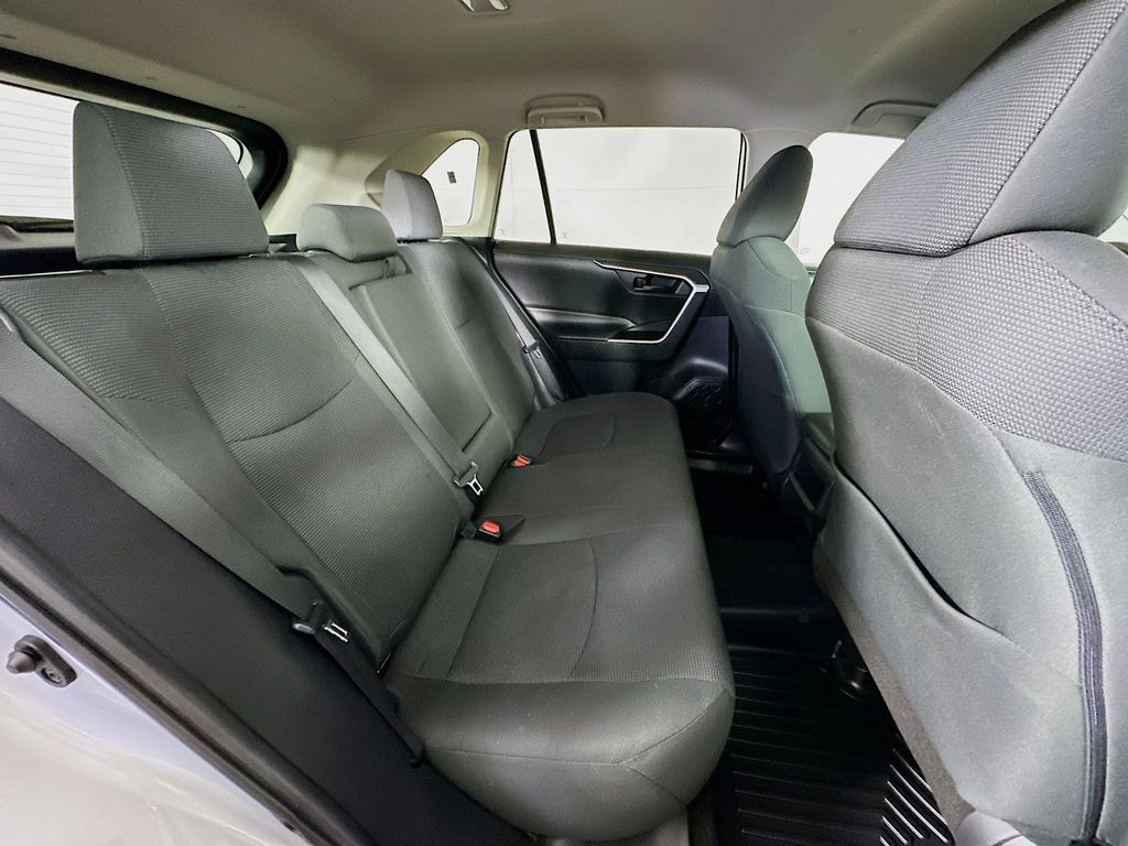 Thumbnail: 2019 Toyota RAV4 - 31