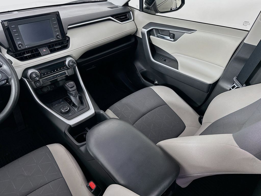 Thumbnail: 2022 Toyota RAV4 - 13