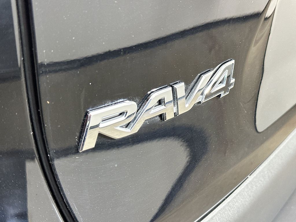 Thumbnail: 2022 Toyota RAV4 - 6