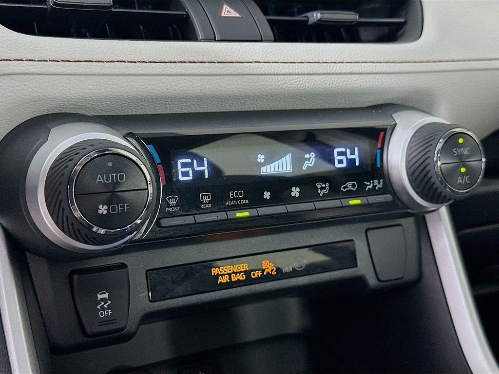 Thumbnail: 2022 Toyota RAV4 - 23