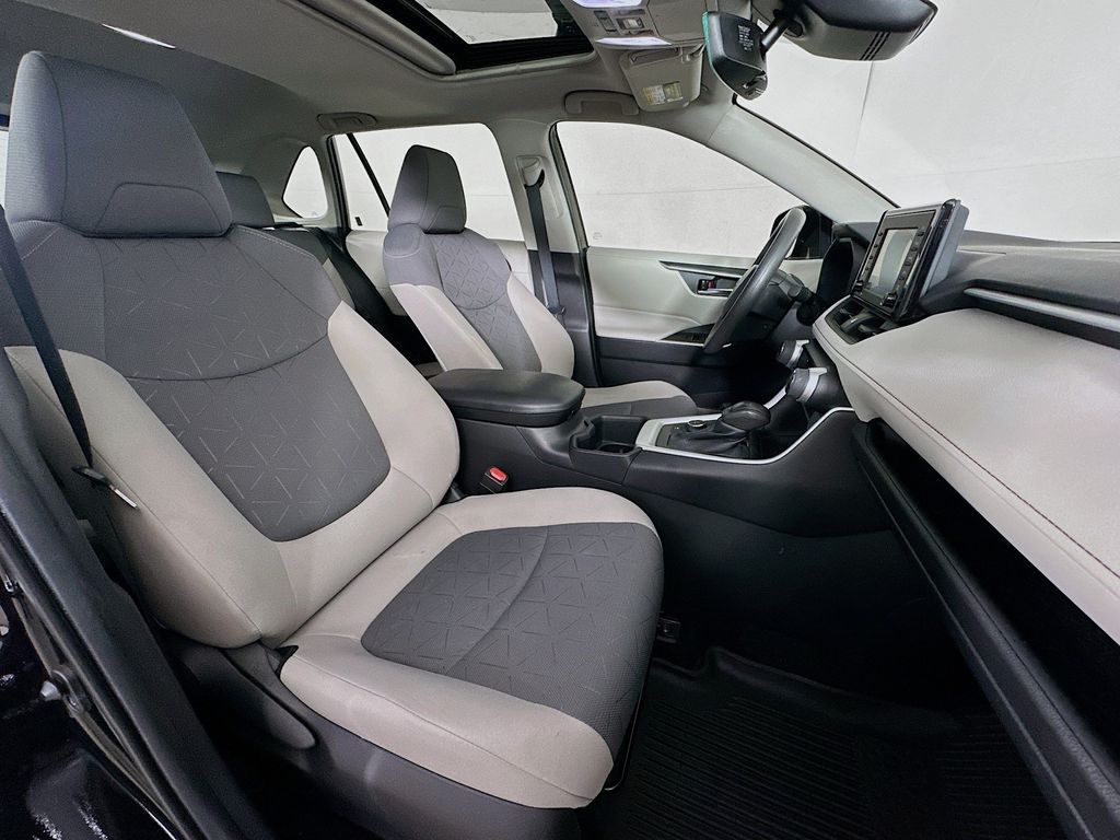 Thumbnail: 2022 Toyota RAV4 - 11