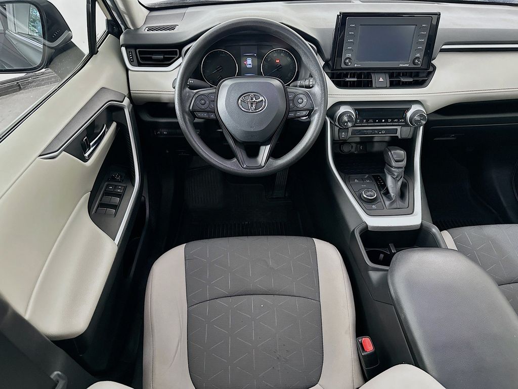 Thumbnail: 2022 Toyota RAV4 - 9