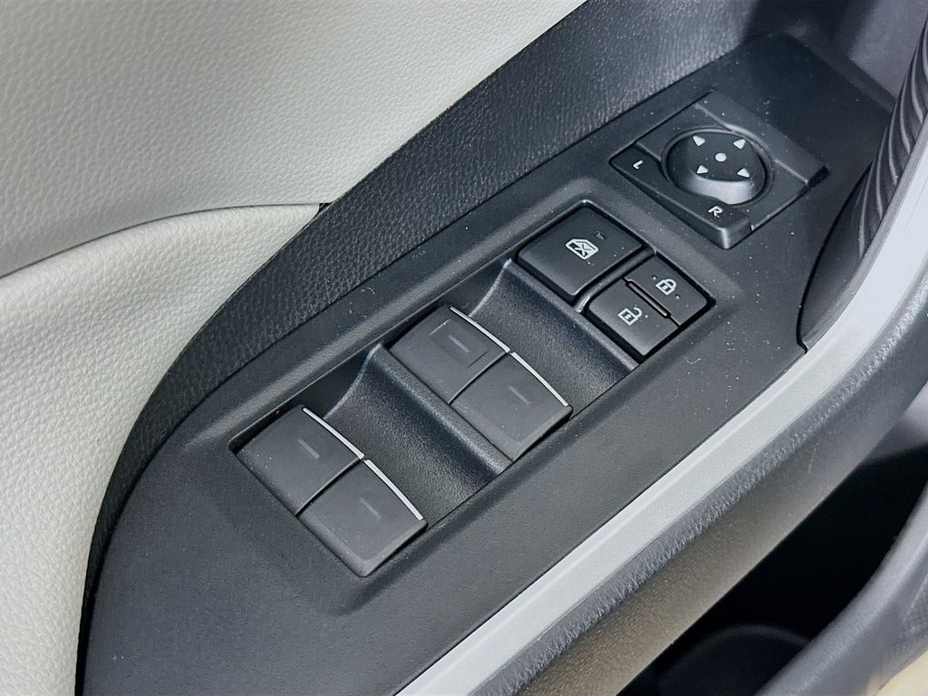 Thumbnail: 2022 Toyota RAV4 - 29