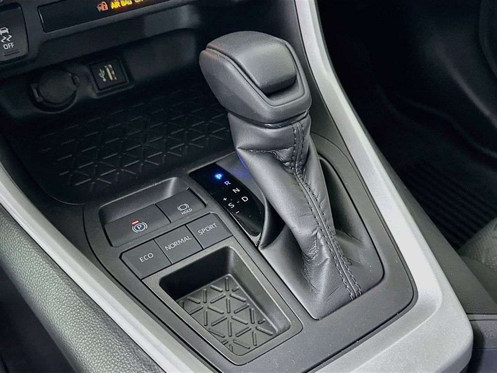 Thumbnail: 2025 Toyota RAV4 - 15