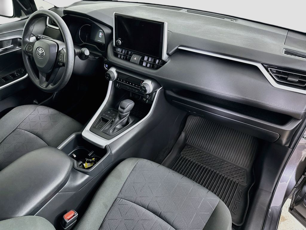 Thumbnail: 2025 Toyota RAV4 - 32