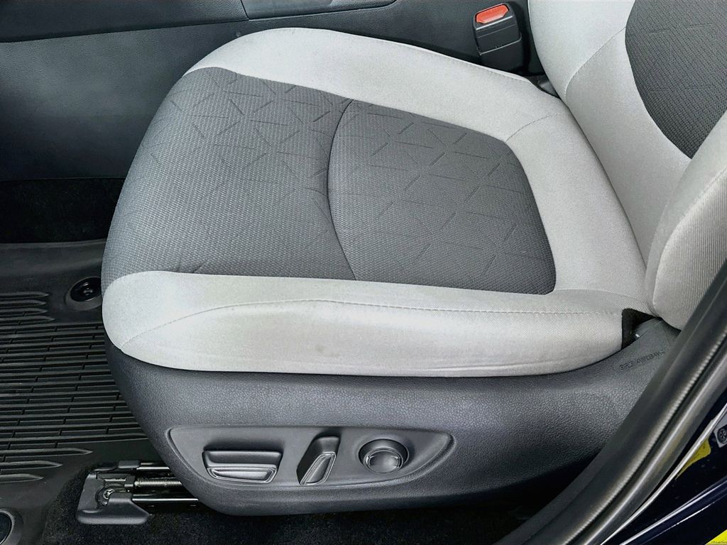 Thumbnail: 2025 Toyota RAV4 - 29
