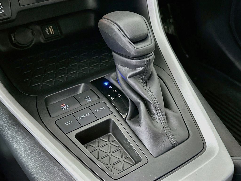 Thumbnail: 2025 Toyota RAV4 - 16