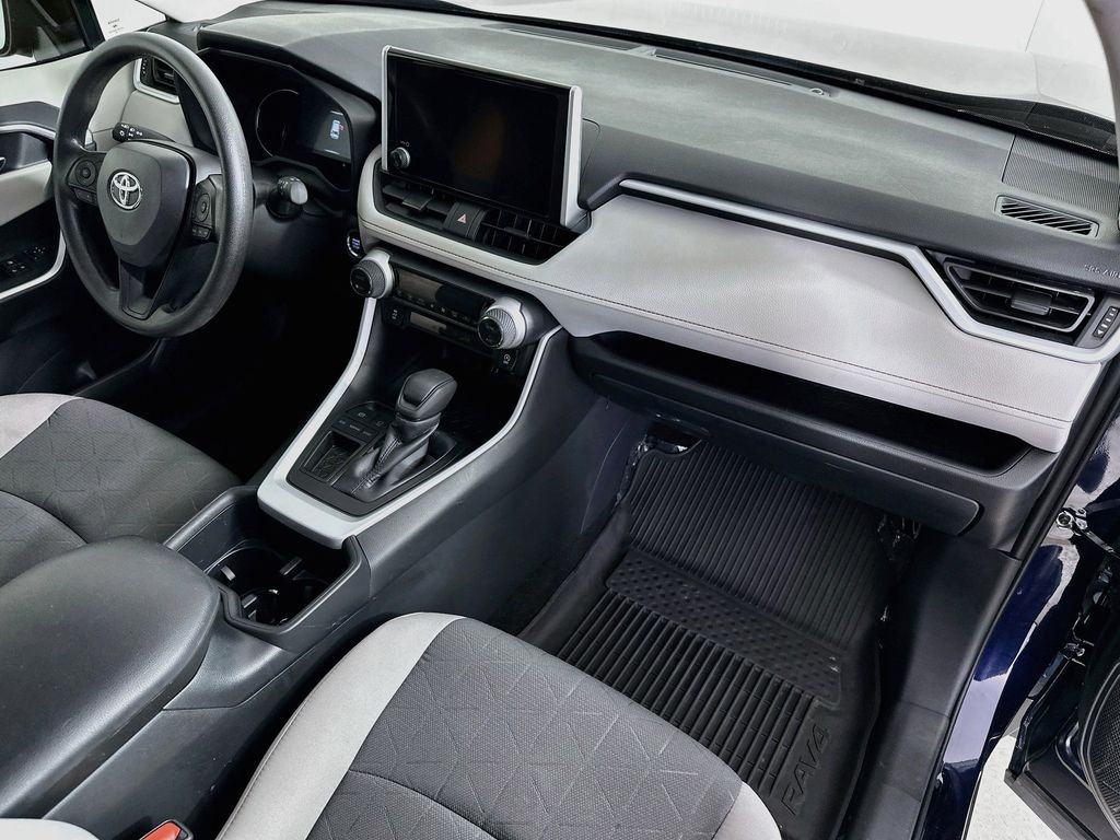 Thumbnail: 2025 Toyota RAV4 - 31