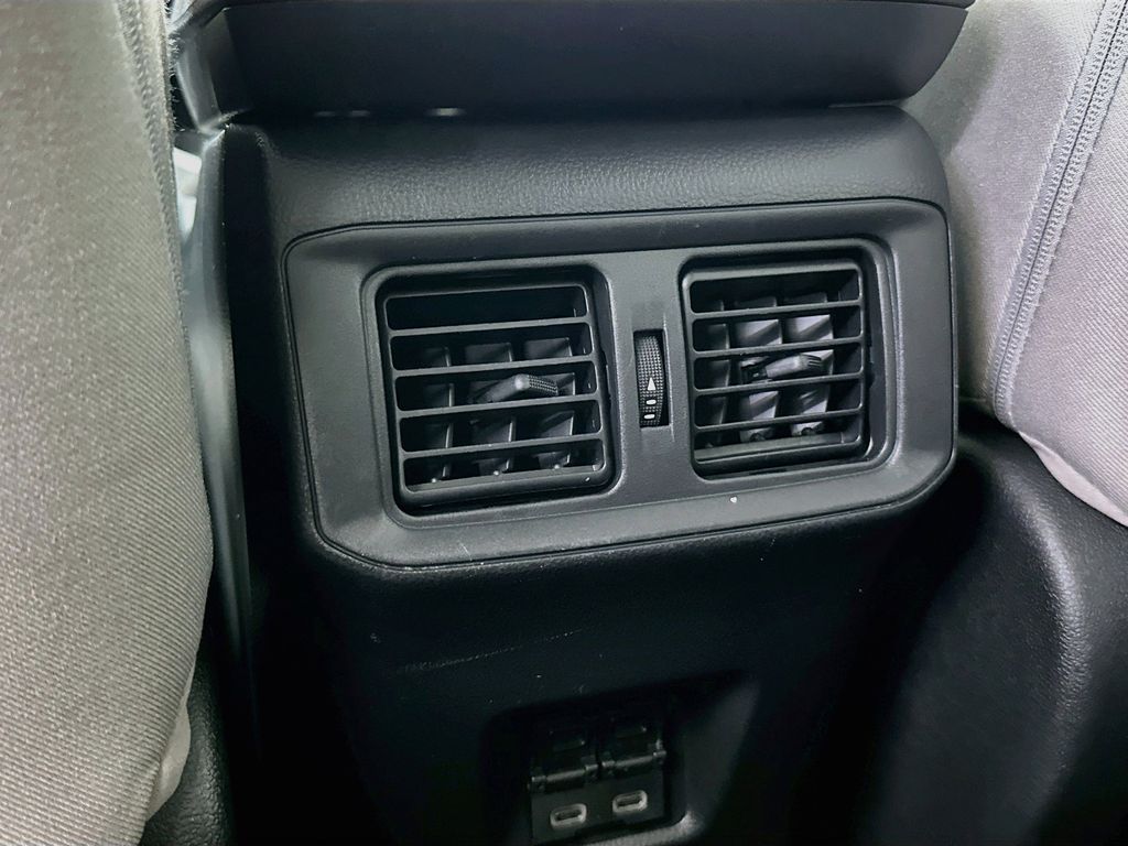 Thumbnail: 2022 Toyota RAV4 - 22