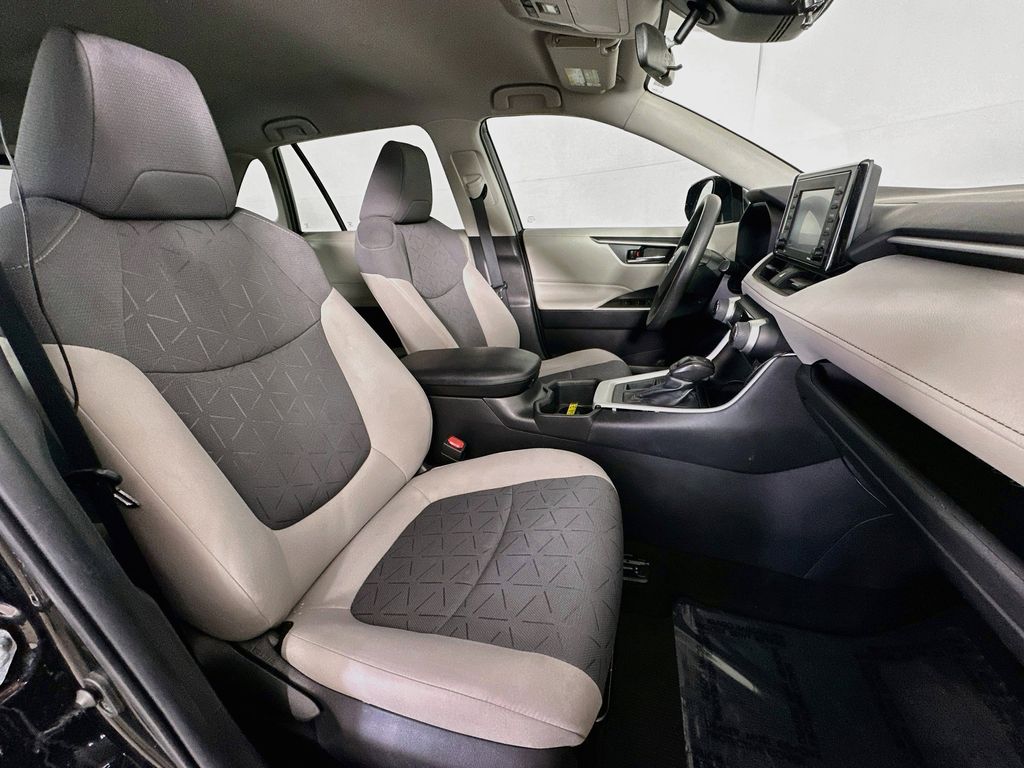 Thumbnail: 2022 Toyota RAV4 - 12