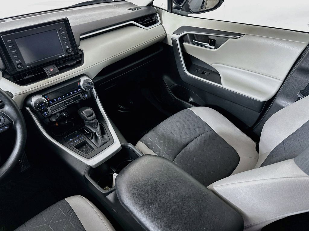 Thumbnail: 2022 Toyota RAV4 - 14