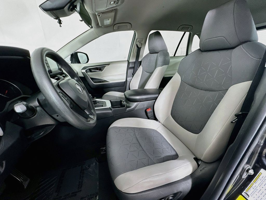 Thumbnail: 2022 Toyota RAV4 - 11