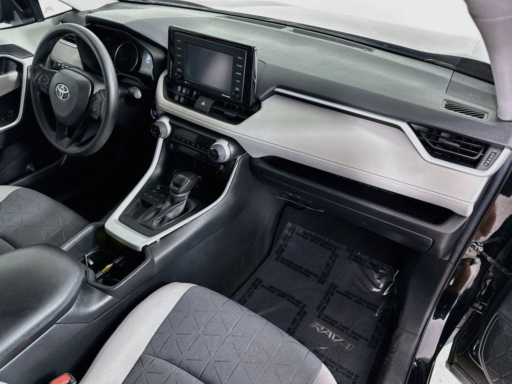 Thumbnail: 2022 Toyota RAV4 - 31