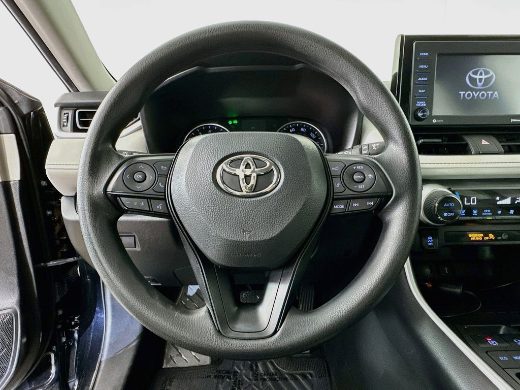 Thumbnail: 2022 Toyota RAV4 - 15