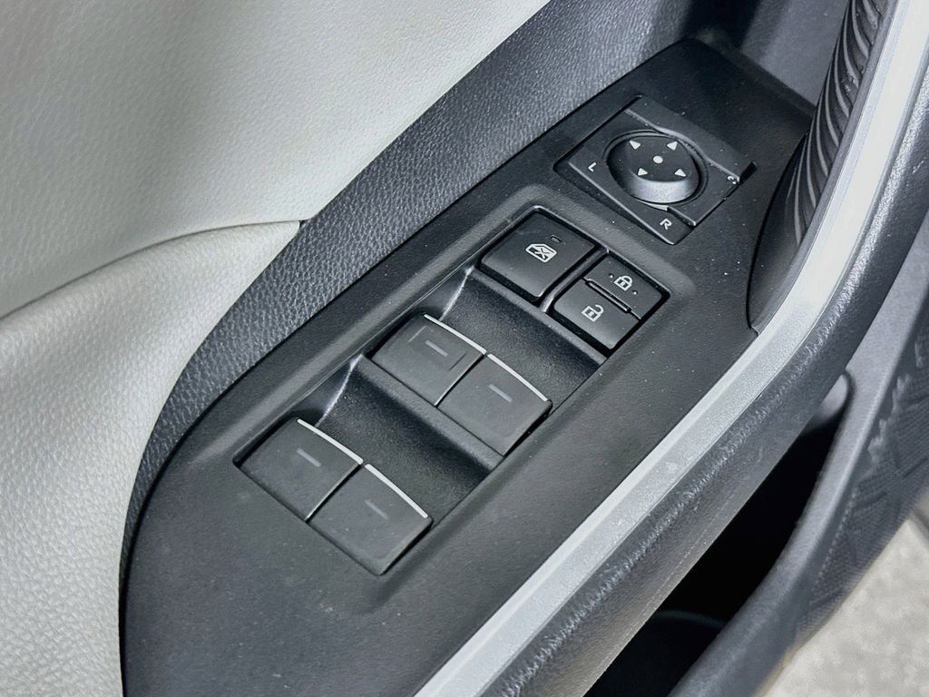 Thumbnail: 2022 Toyota RAV4 - 28