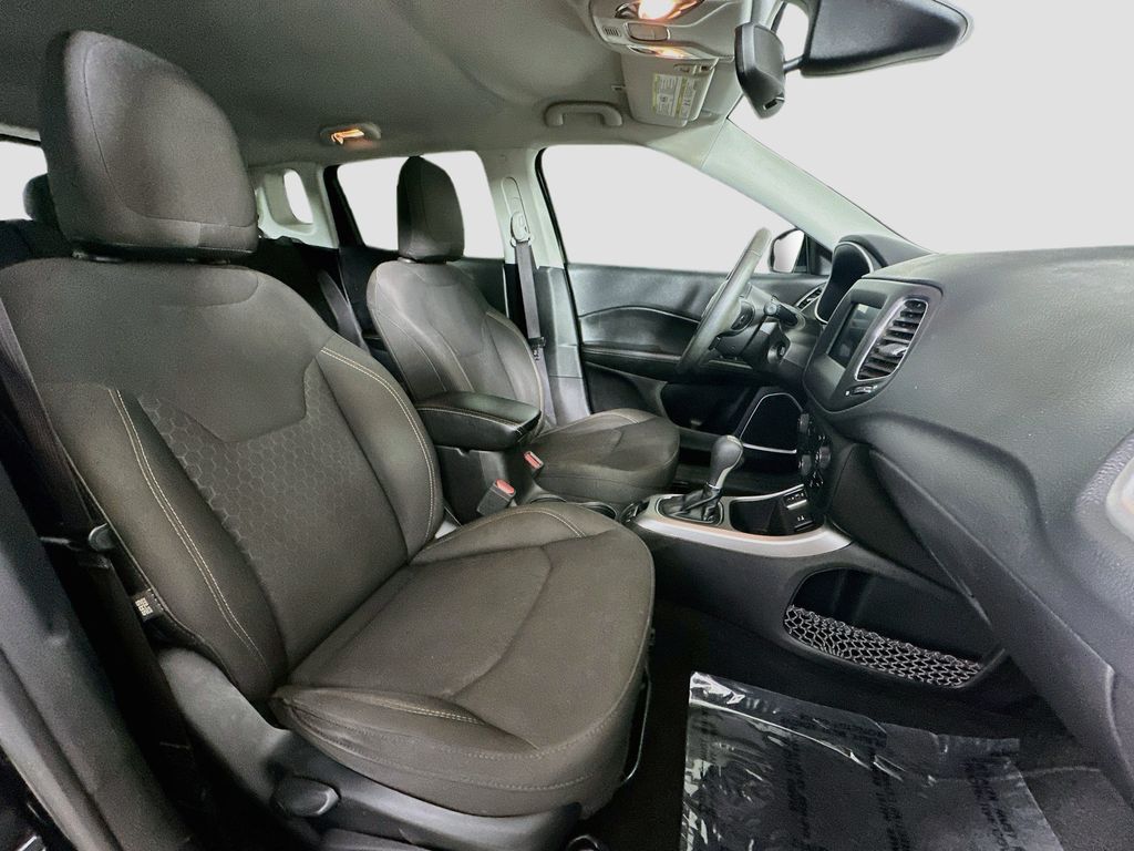 Thumbnail: 2019 Jeep Compass - 11