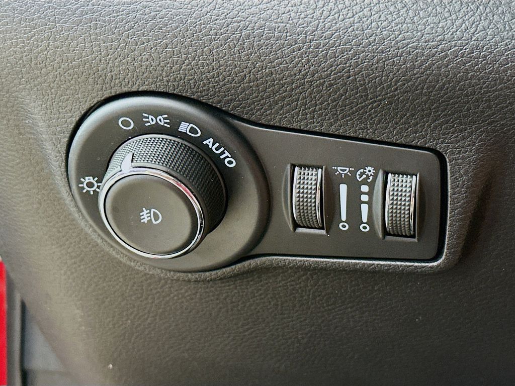 Thumbnail: 2023 Jeep Compass - 28