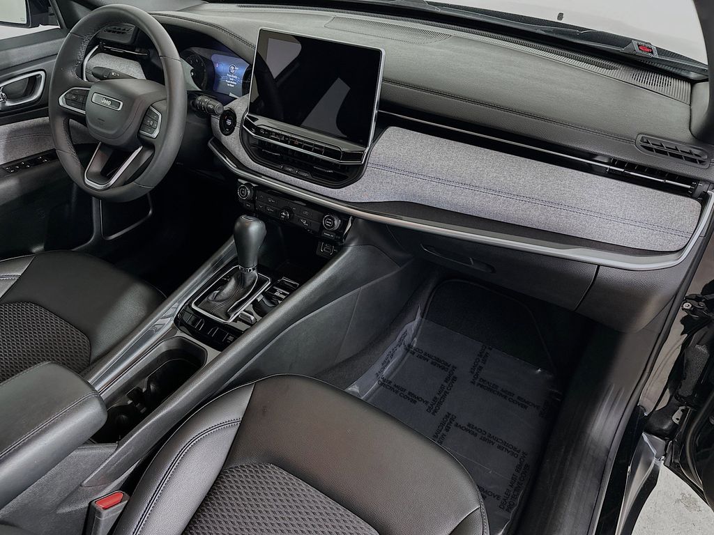 Thumbnail: 2023 Jeep Compass - 32
