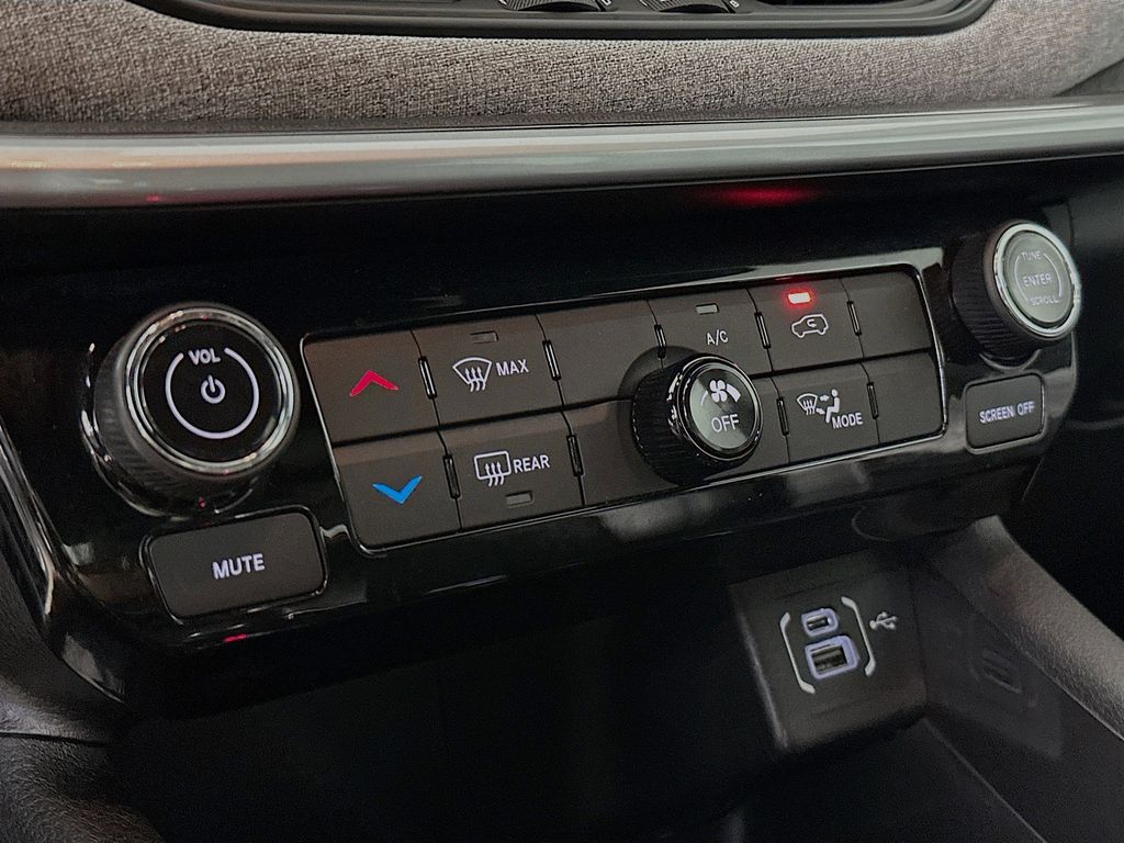 Thumbnail: 2023 Jeep Compass - 23
