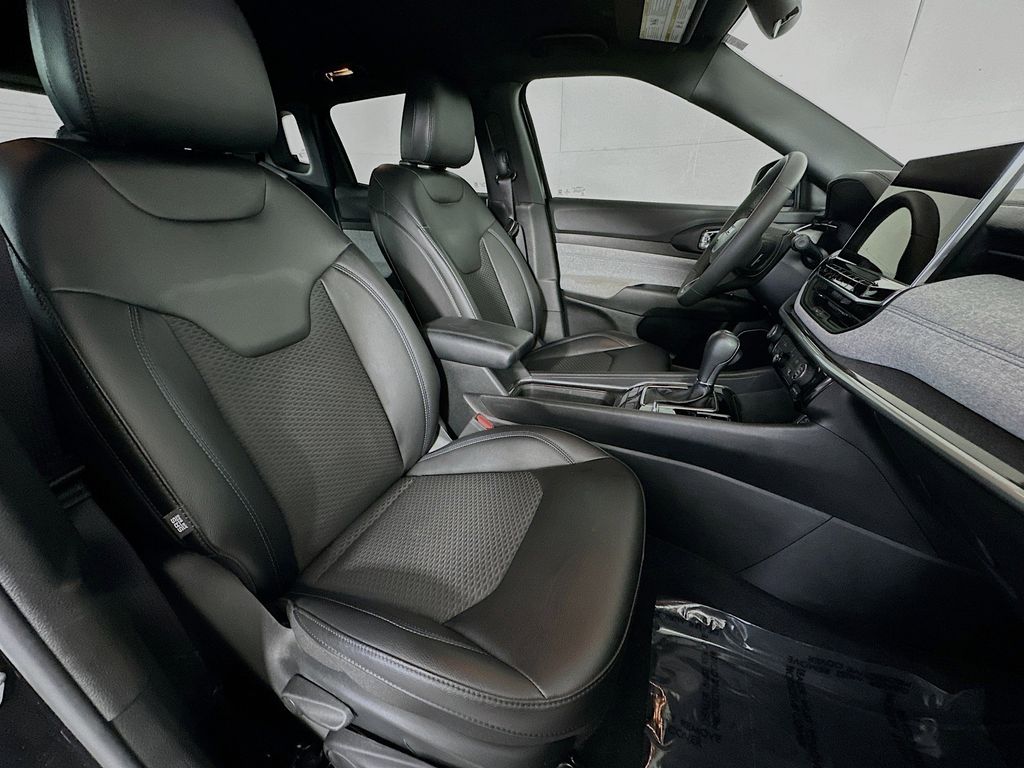 Thumbnail: 2023 Jeep Compass - 11