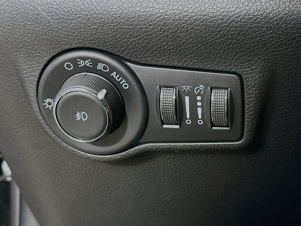 Thumbnail: 2023 Jeep Compass - 27