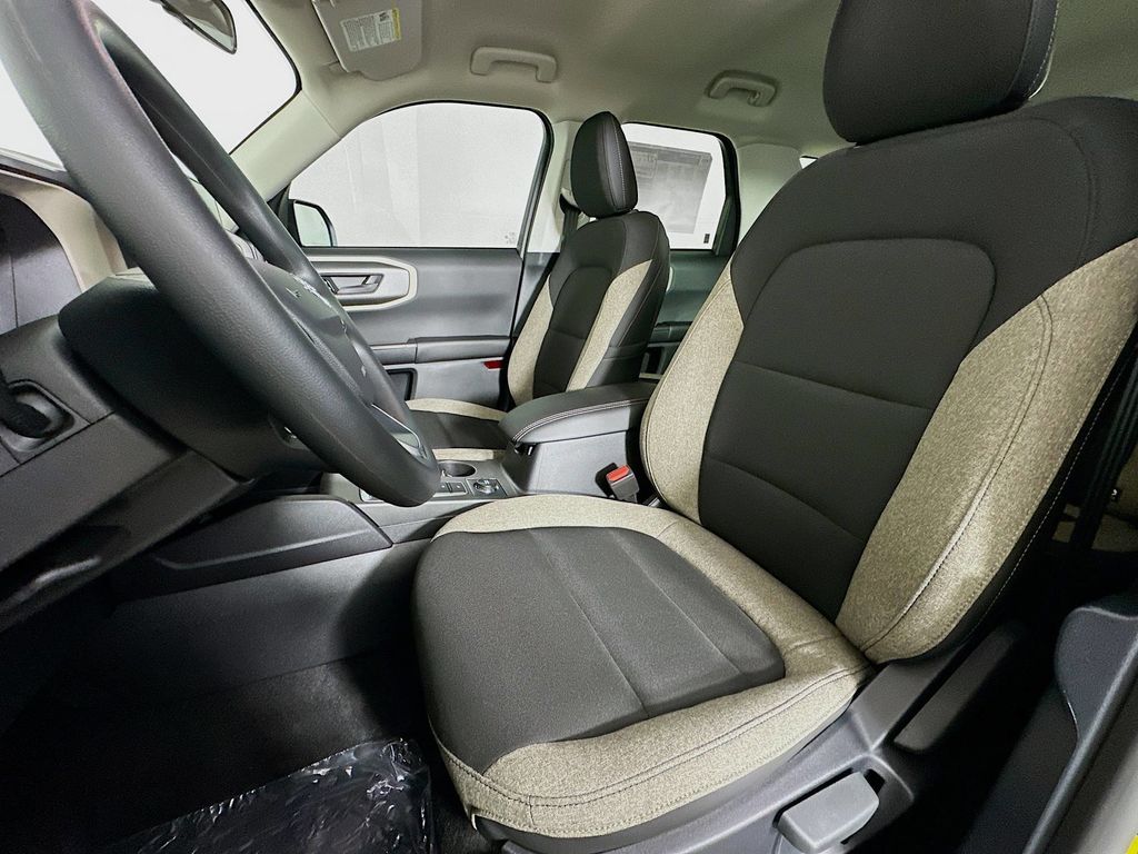 Thumbnail: 2025 Ford Bronco Sport - 11