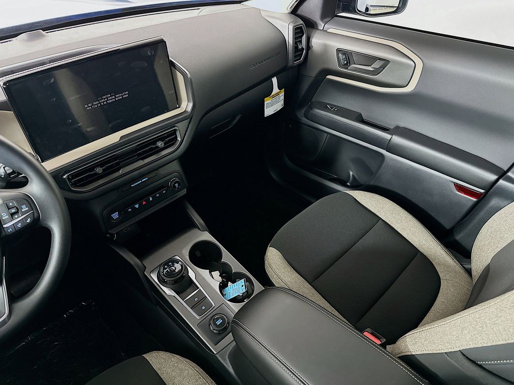 Thumbnail: 2025 Ford Bronco Sport - 14