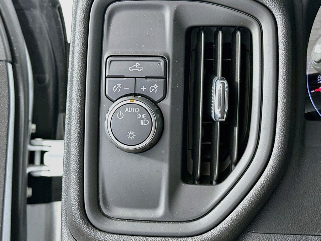 Thumbnail: 2022 Chevrolet Silverado 1500 - 26