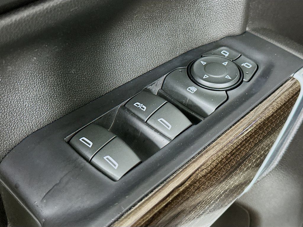 Thumbnail: 2020 Chevrolet Silverado 1500 - 28