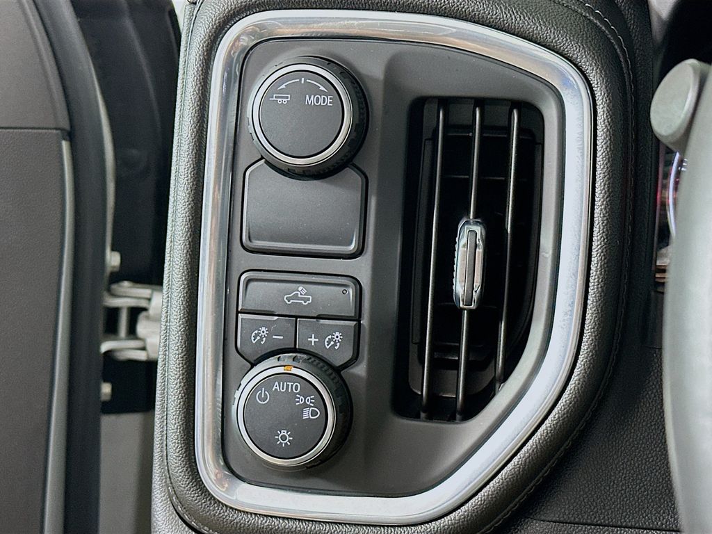 Thumbnail: 2020 Chevrolet Silverado 1500 - 26