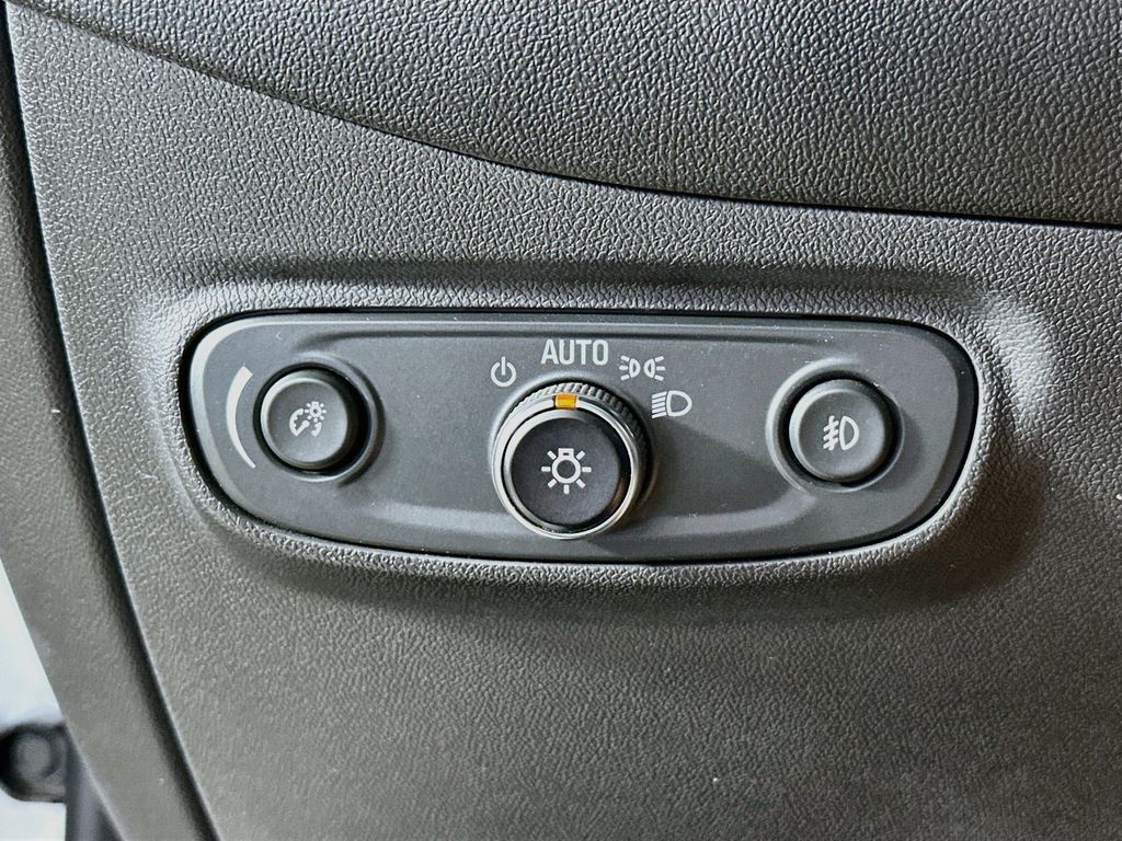Thumbnail: 2020 Chevrolet Equinox - 27