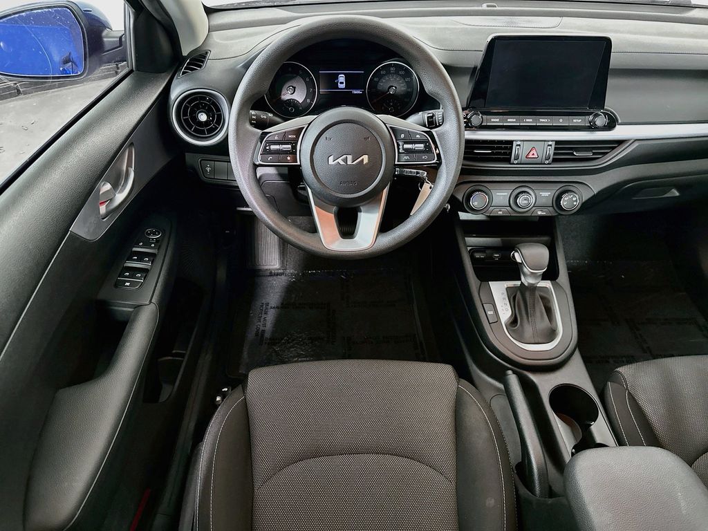 Thumbnail: 2023 Kia Forte - 9