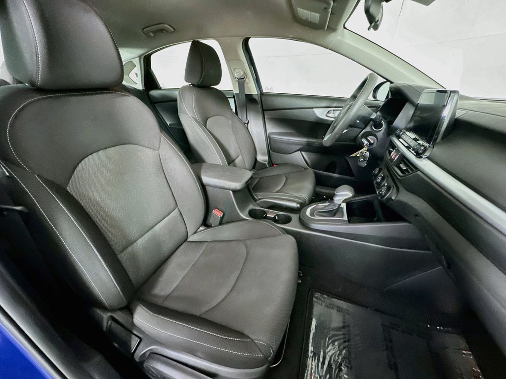 Thumbnail: 2023 Kia Forte - 11